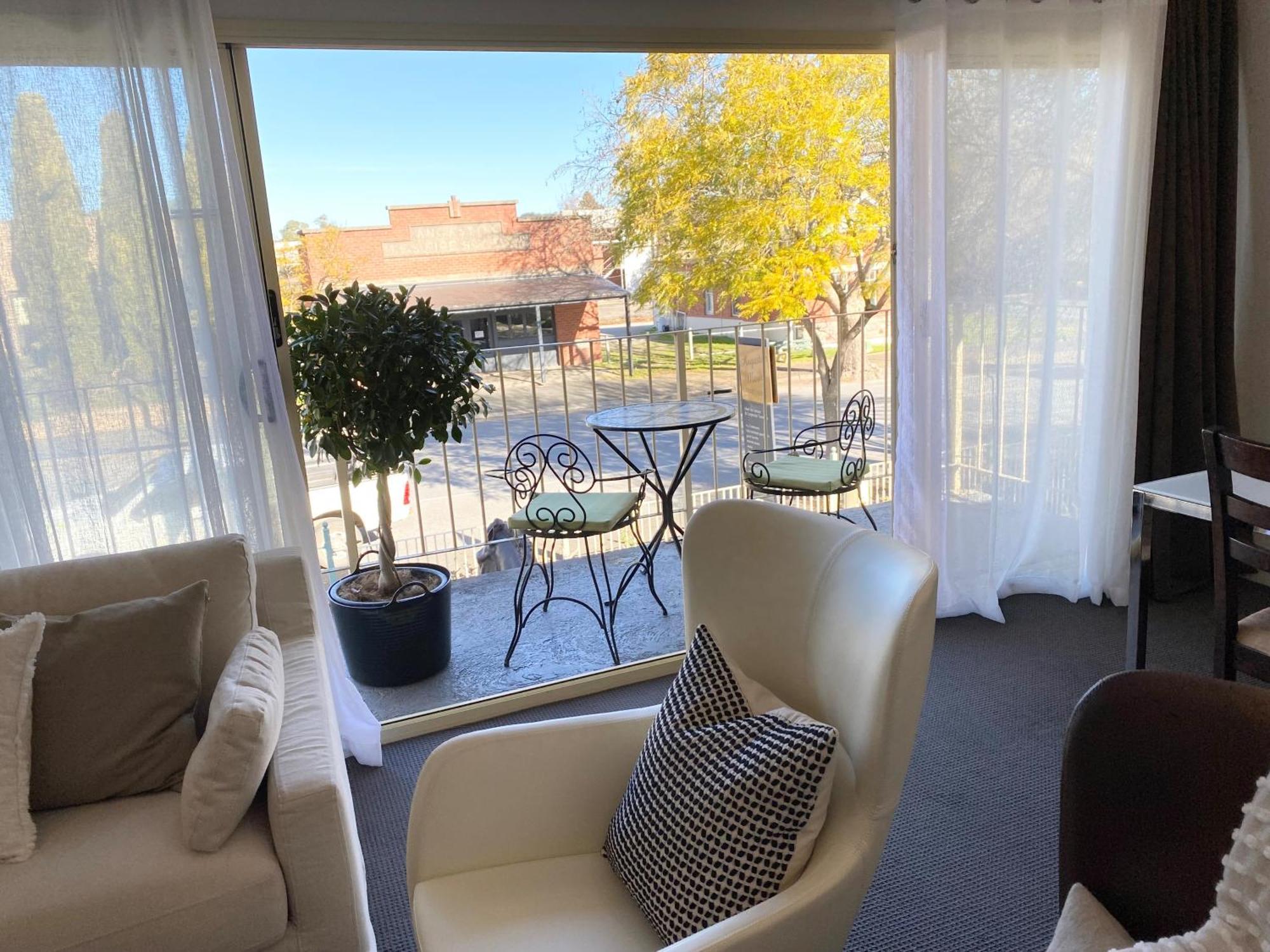 Mews Apartment